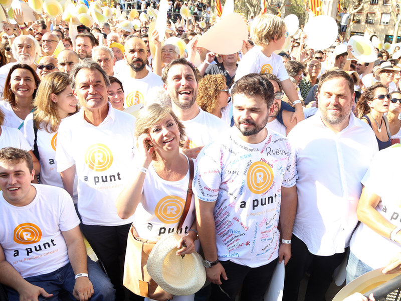 Barcelona. 11SDIADA. Fotografies de la capçalera de la manifestació de la Diada de Barcelona
 Ambient,  detalls,  fotos generals de la zona de la capçalera de la manifestació.